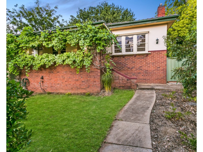 2 Douglas Avenue, Tamworth NSW 2340