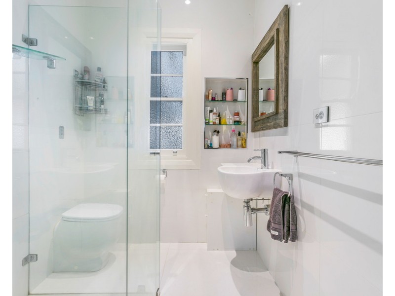 2 Douglas Avenue, Tamworth NSW 2340