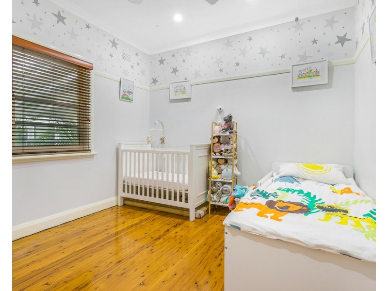 2 Douglas Avenue, Tamworth NSW 2340