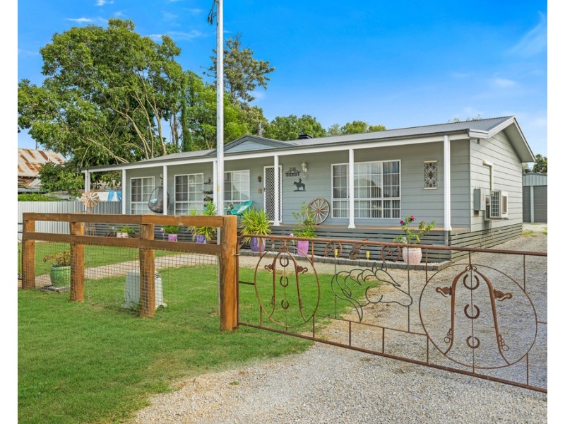 2 Attunga Street, Tamworth NSW 2340