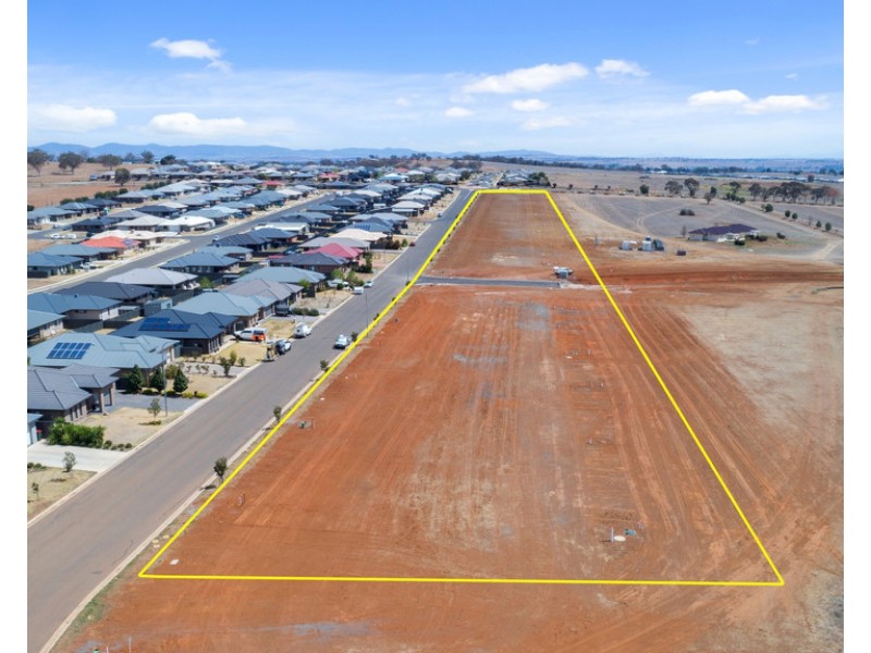 4 Grand Meadows Drive, Tamworth NSW 2340