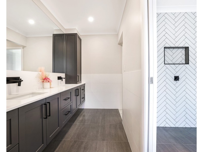 69 Warrah Drive, Tamworth NSW 2340