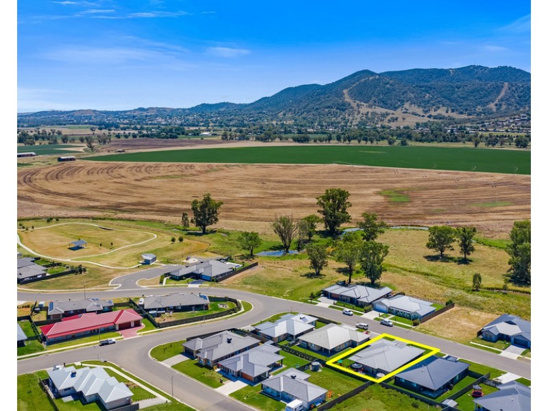 69 Warrah Drive, Tamworth NSW 2340