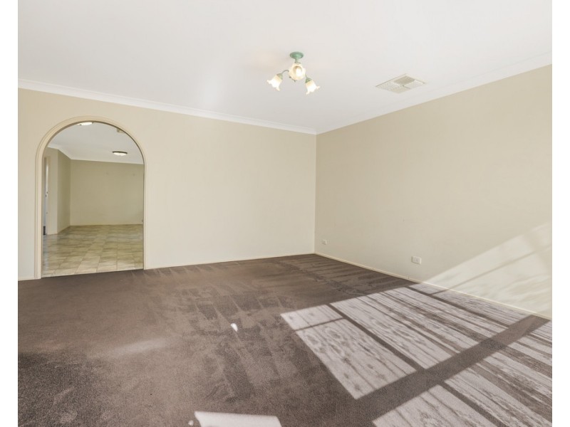 11 Caley Close, Tamworth NSW 2340