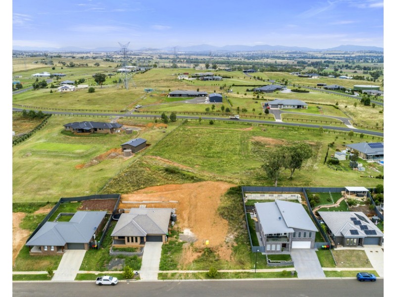 14 Currawong Drive, Tamworth NSW 2340