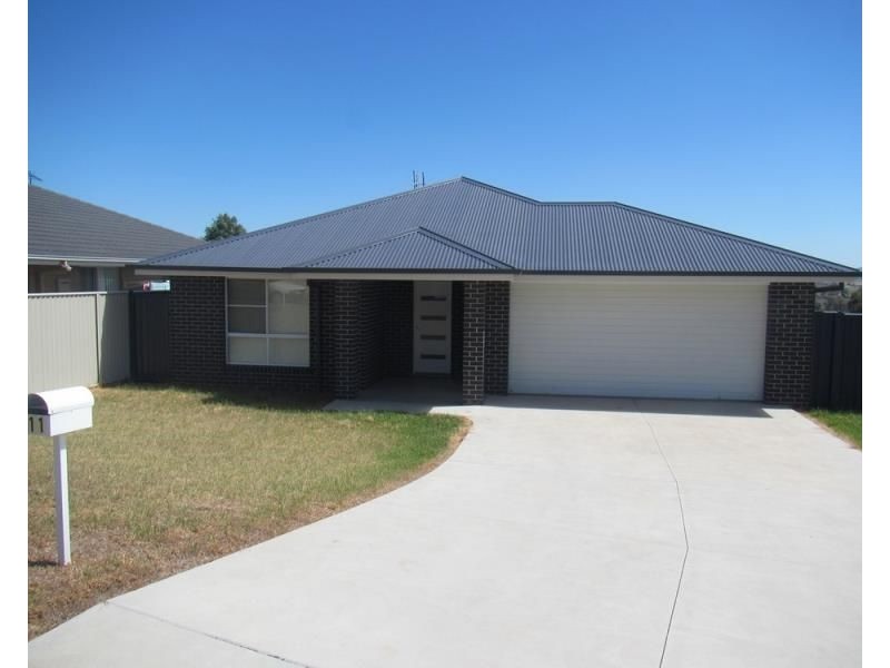 11 Kaputar Close, Tamworth NSW 2340