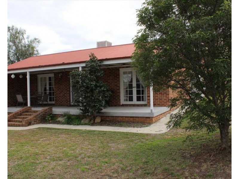 2 Banksia Street, Tamworth NSW 2340