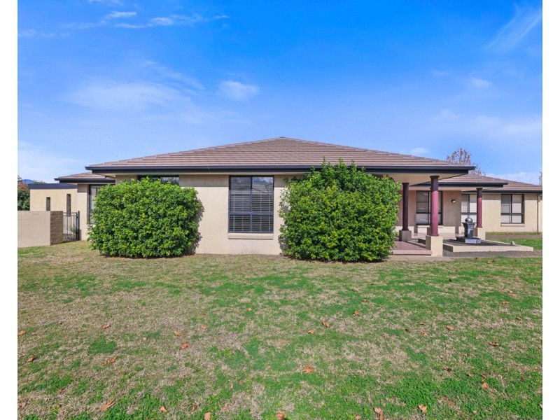33 The Grange, Tamworth NSW 2340