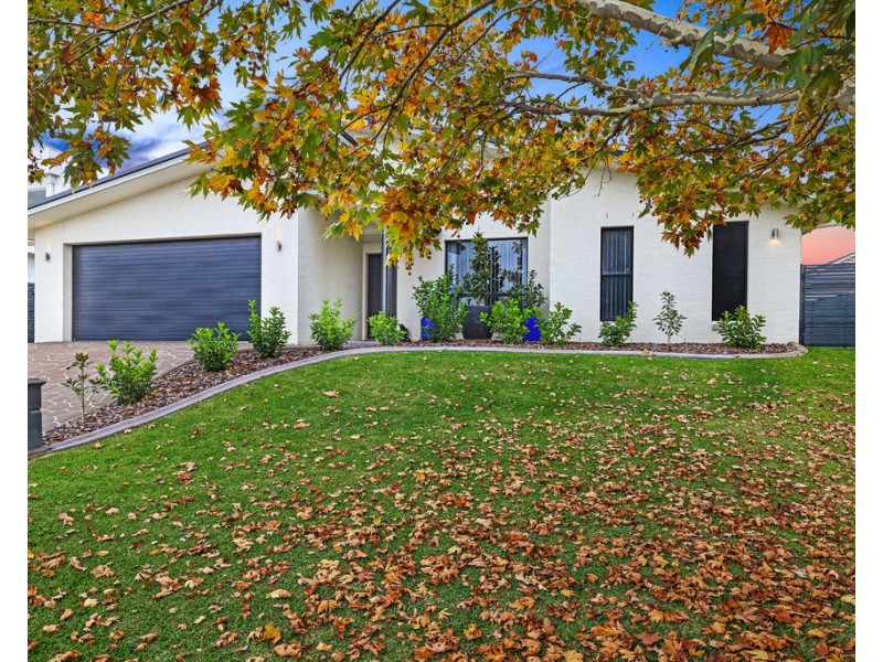 66 The Heights, Tamworth NSW 2340