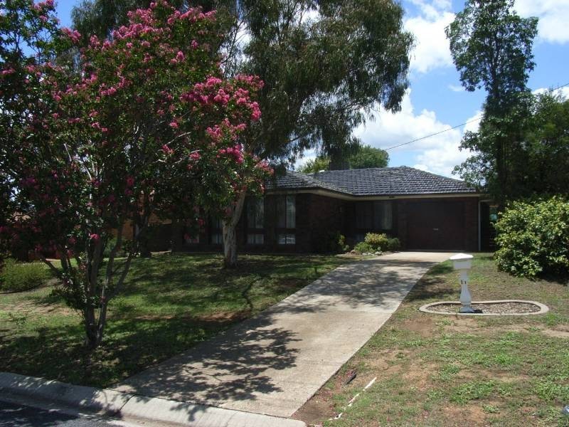 11 Osprey Way, Tamworth NSW 2340