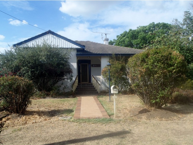 42 Napier Street, Tamworth NSW 2340