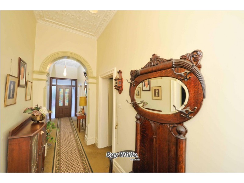 42 Napier Street, Tamworth NSW 2340