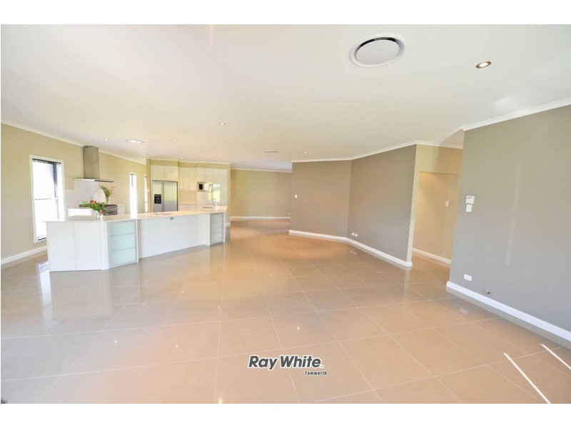 15 Ventnor Drive, Tamworth NSW 2340