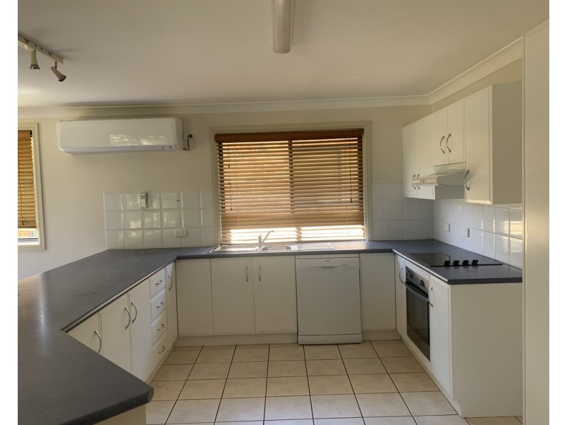 28 Peregrine Ave, Tamworth NSW 2340