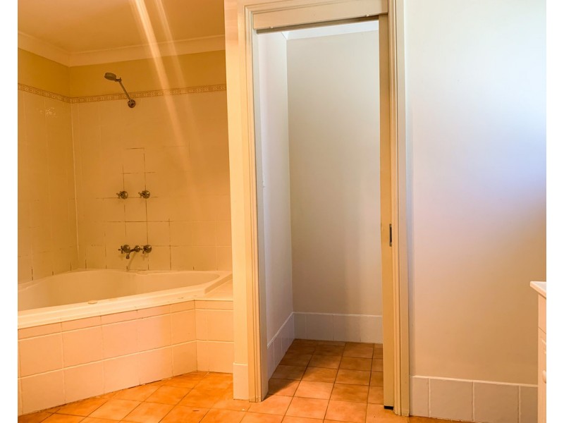 28 Peregrine Ave, Tamworth NSW 2340