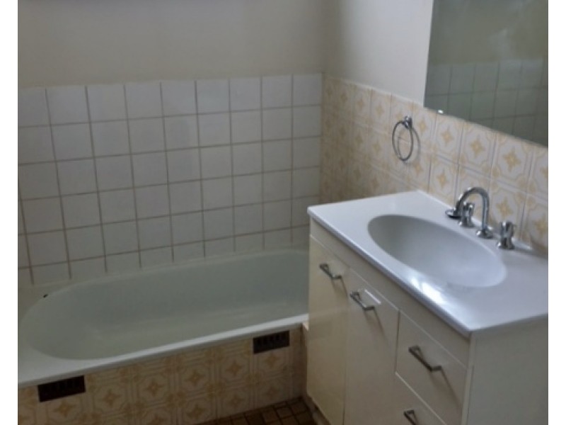 2/64 Petra Avenue, Tamworth NSW 2340