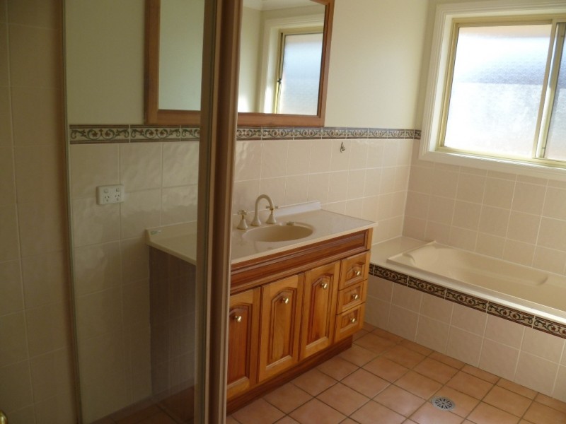 8 Glengarvin Drive, Tamworth NSW 2340