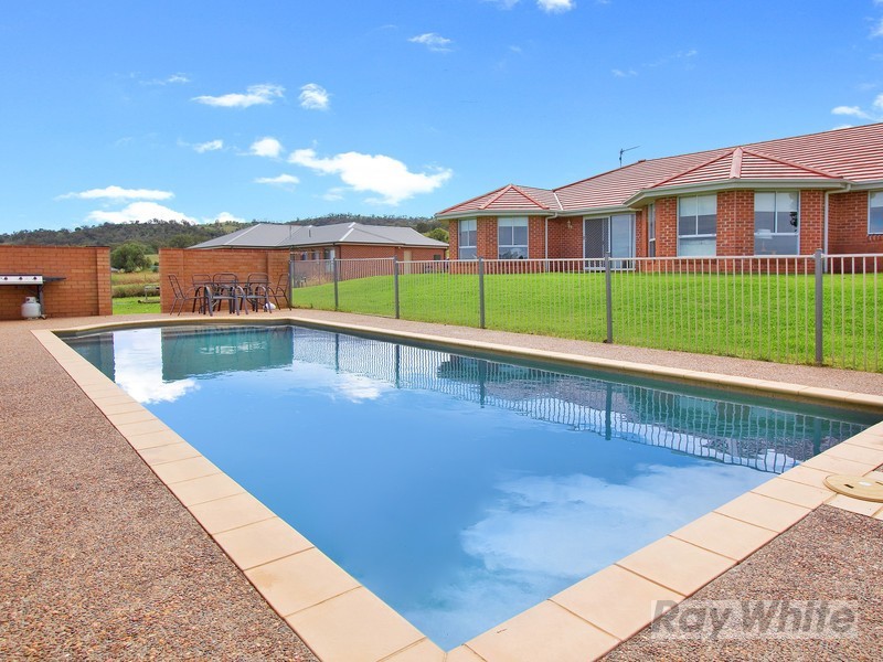 8 Browns Lane, Tamworth NSW 2340