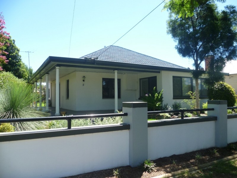 11 Denne Street, Tamworth NSW 2340