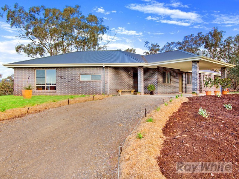 8 Pindari Drive, Tamworth NSW 2340