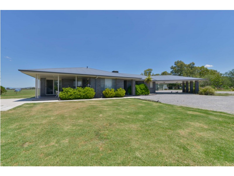 65 Regans Road, Tamworth NSW 2340