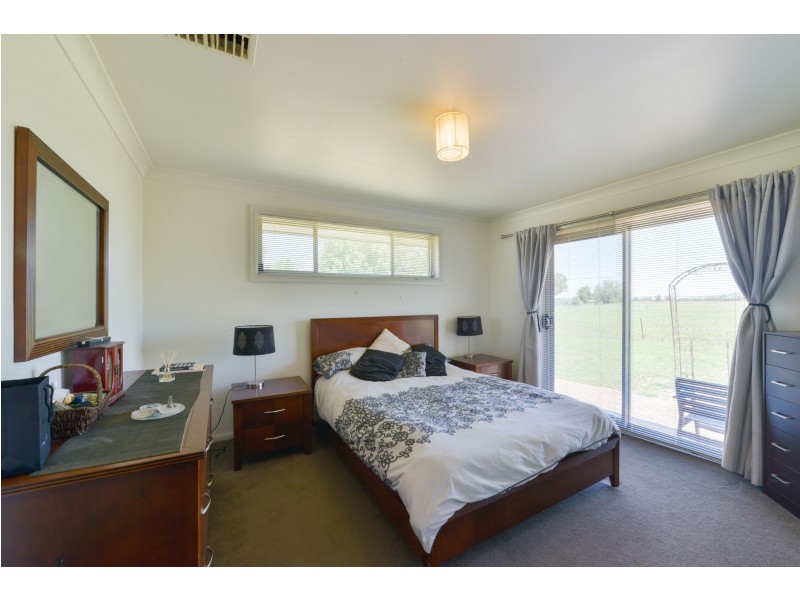 65 Regans Road, Tamworth NSW 2340