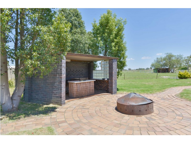 65 Regans Road, Tamworth NSW 2340