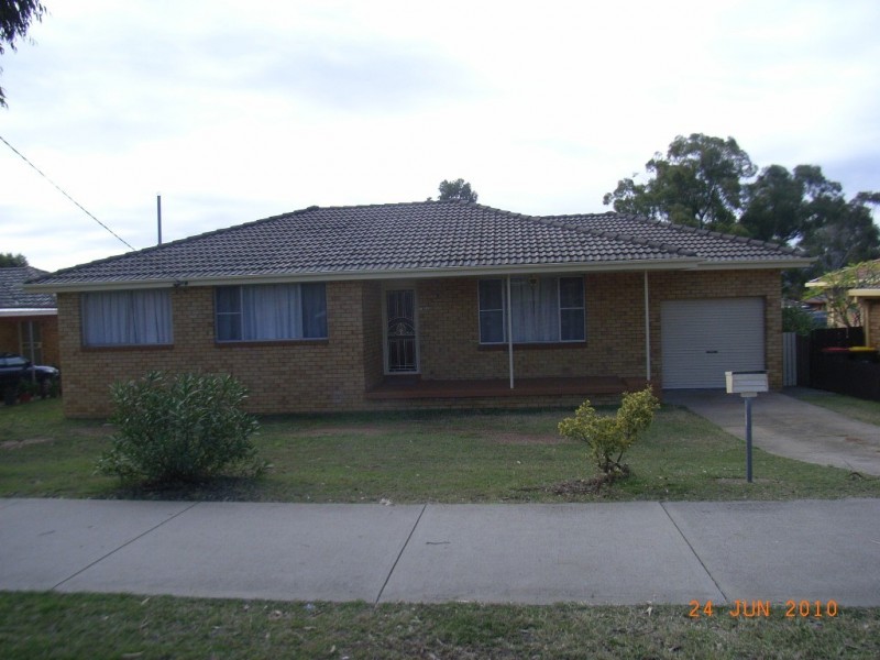 110 Robert Street, Tamworth NSW 2340