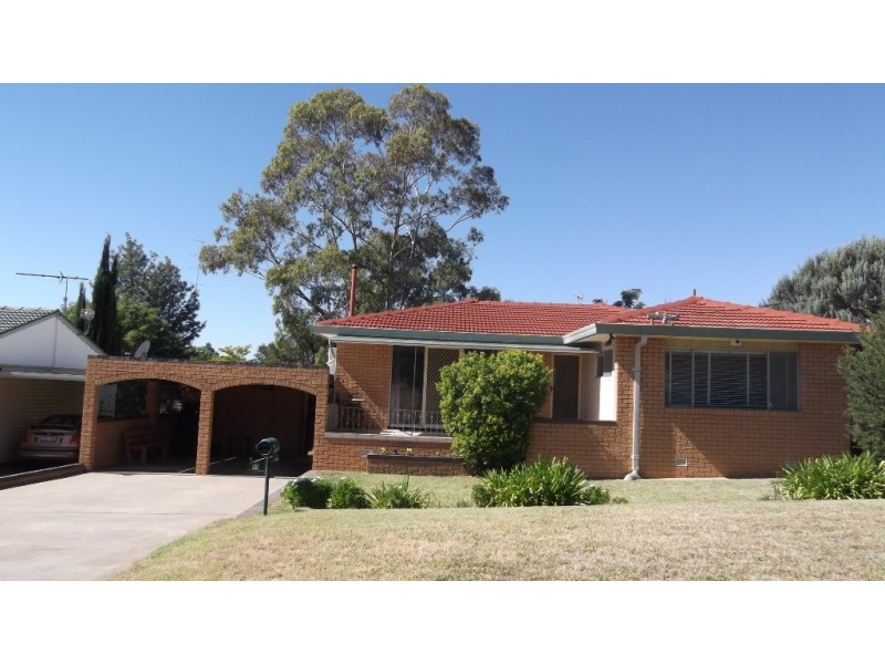 83 Oak Street, Tamworth NSW 2340