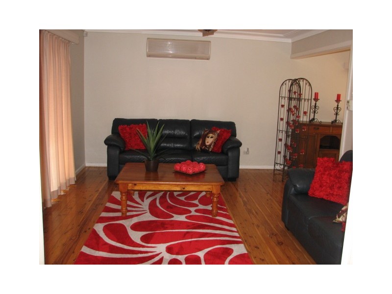 83 Oak Street, Tamworth NSW 2340