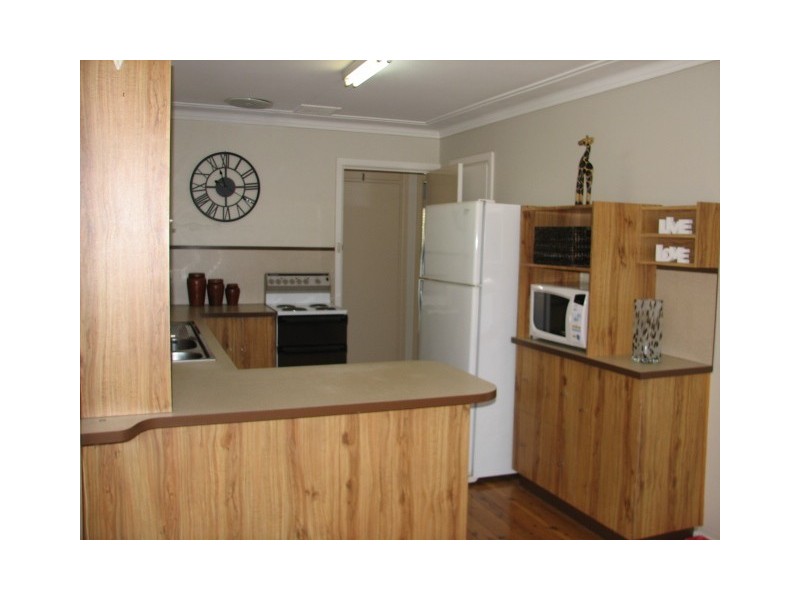 83 Oak Street, Tamworth NSW 2340