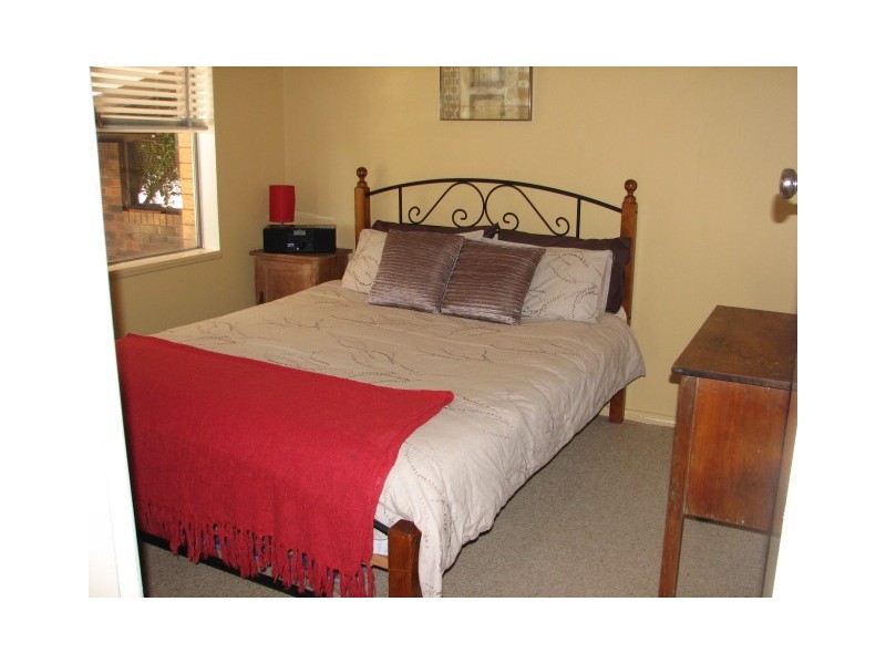 83 Oak Street, Tamworth NSW 2340