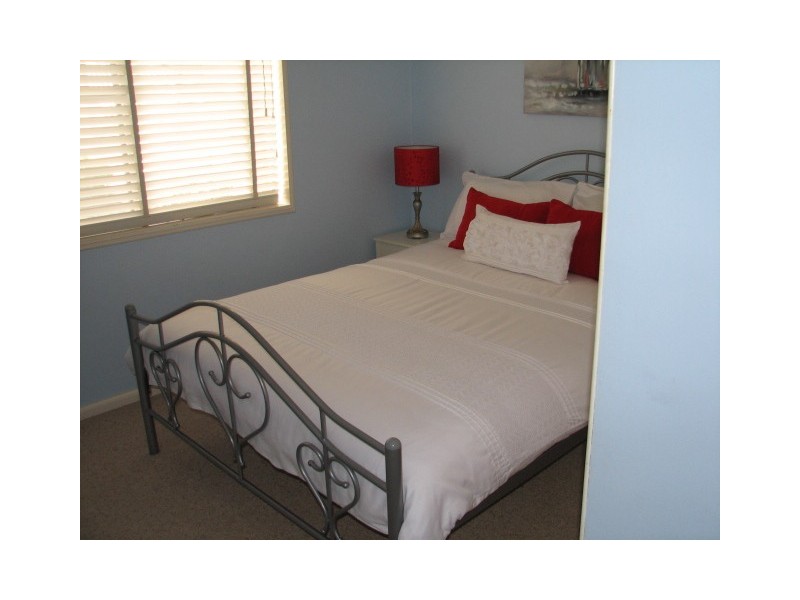 83 Oak Street, Tamworth NSW 2340