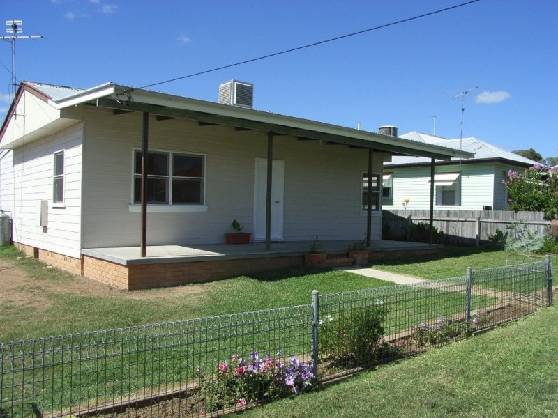 11 Cobley Ave, Tamworth NSW 2340