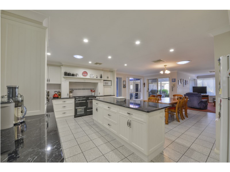 22 Glen Alpha Close, Tamworth NSW 2340