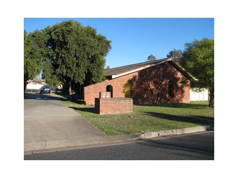 6 Illoura Street, Hillvue NSW 2340