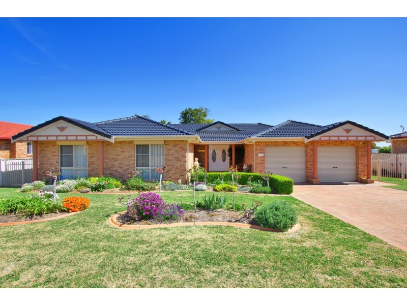6 Kurria Close, Tamworth NSW 2340
