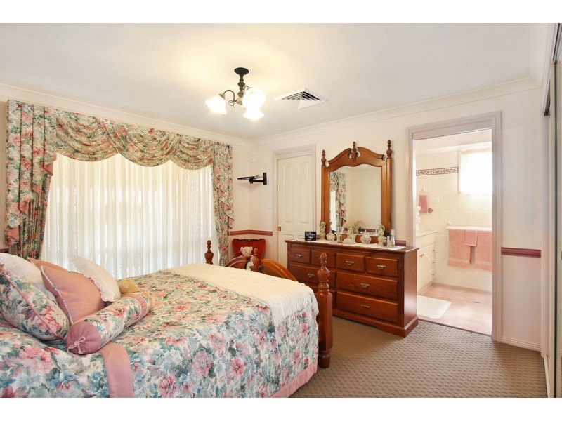 6 Kurria Close, Tamworth NSW 2340