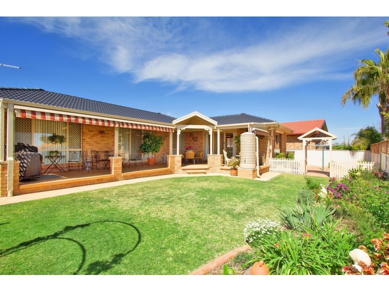 6 Kurria Close, Tamworth NSW 2340