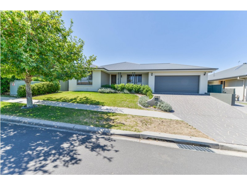 18 The Heights, Tamworth NSW 2340