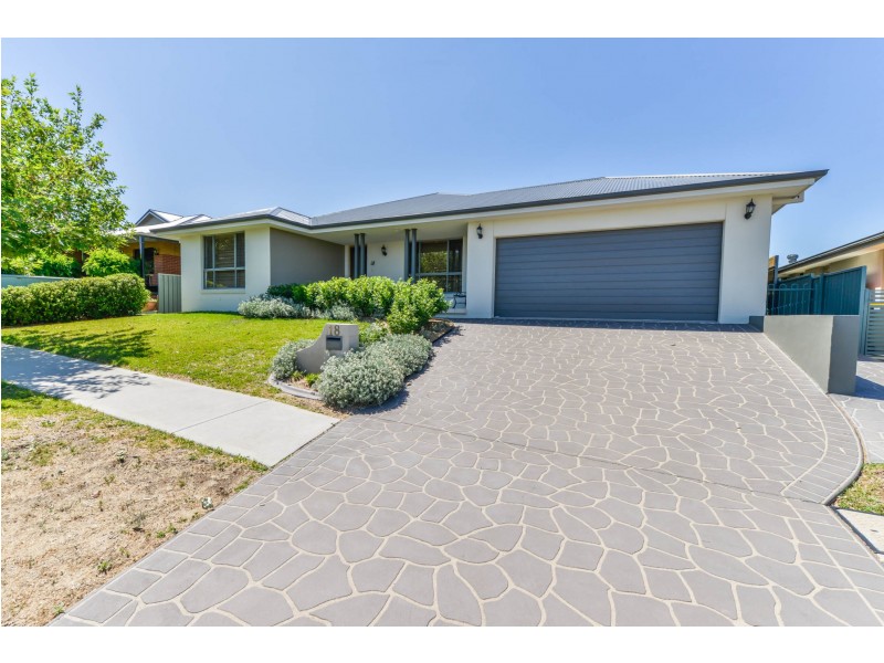 18 The Heights, Tamworth NSW 2340