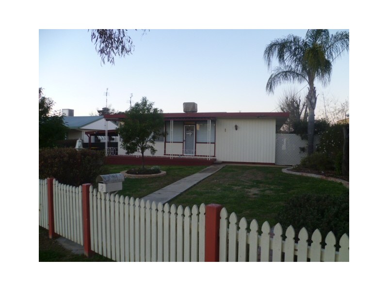 2 Terry Street, Tamworth NSW 2340