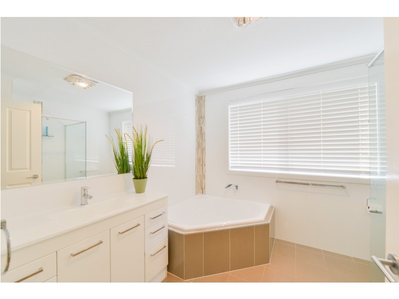 44 Greg Norman Drive, Tamworth NSW 2340