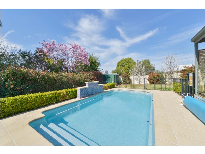 44 Greg Norman Drive, Tamworth NSW 2340