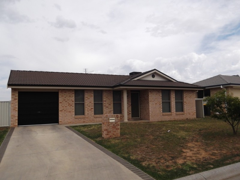 18 Banks Street, Westdale NSW 2340