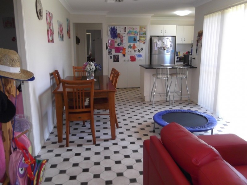 18 Banks Street, Westdale NSW 2340