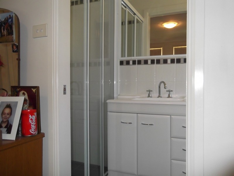 18 Banks Street, Westdale NSW 2340