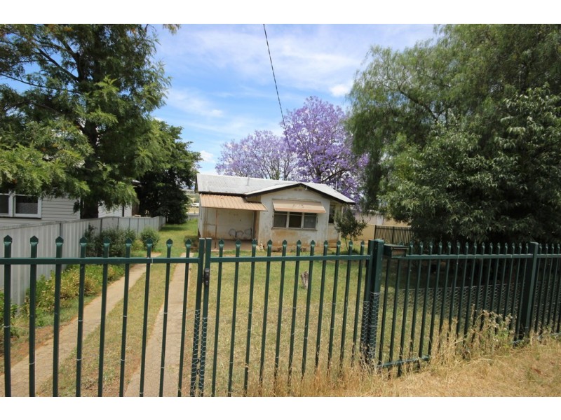 11 Peel Street, Tamworth NSW 2340