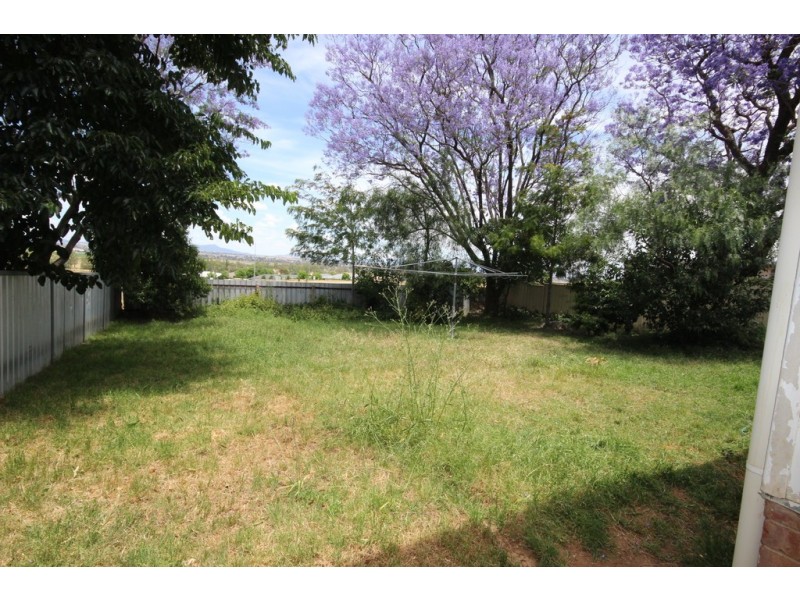 11 Peel Street, Tamworth NSW 2340