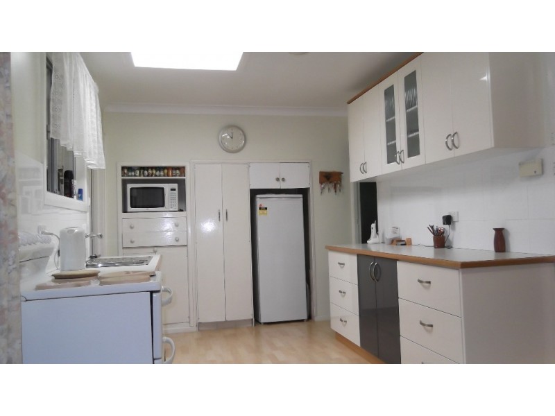 28 Manilla Road, Tamworth NSW 2340